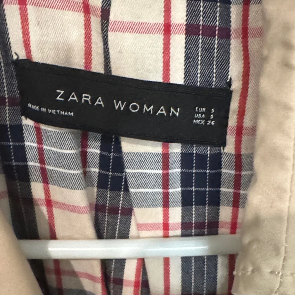 Zara Women's Beige Double-Breasted Trench Coat - Picture 2 of 3